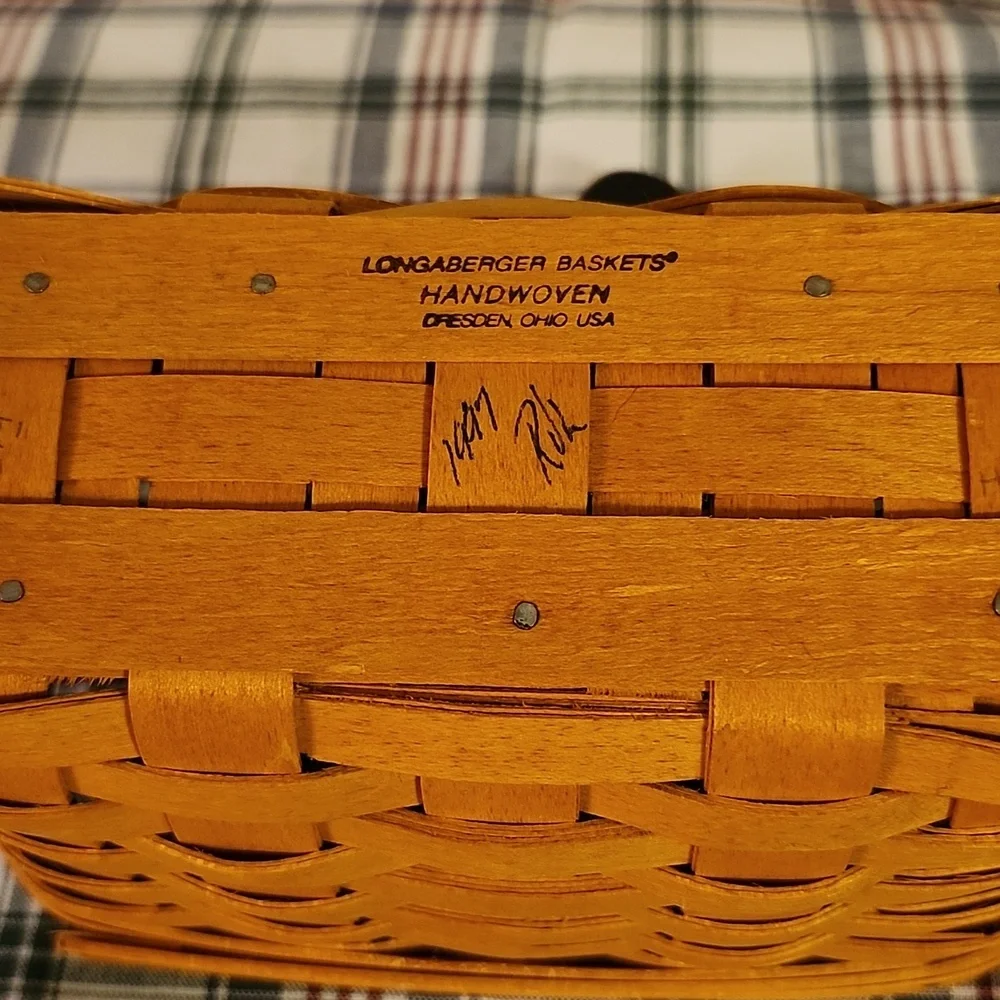 Longaberger Hartville Tour Basket with Heart Tag